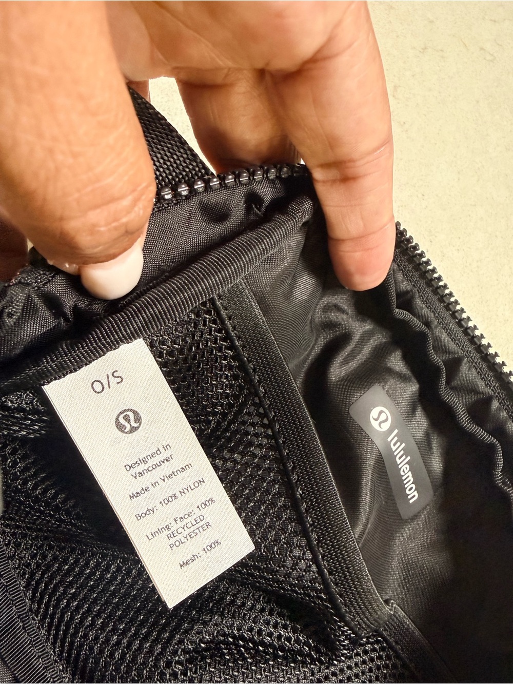 lululemon Everywhere Belt Bag 1L Black Gold Metal Hardware - Picture 8 of 9